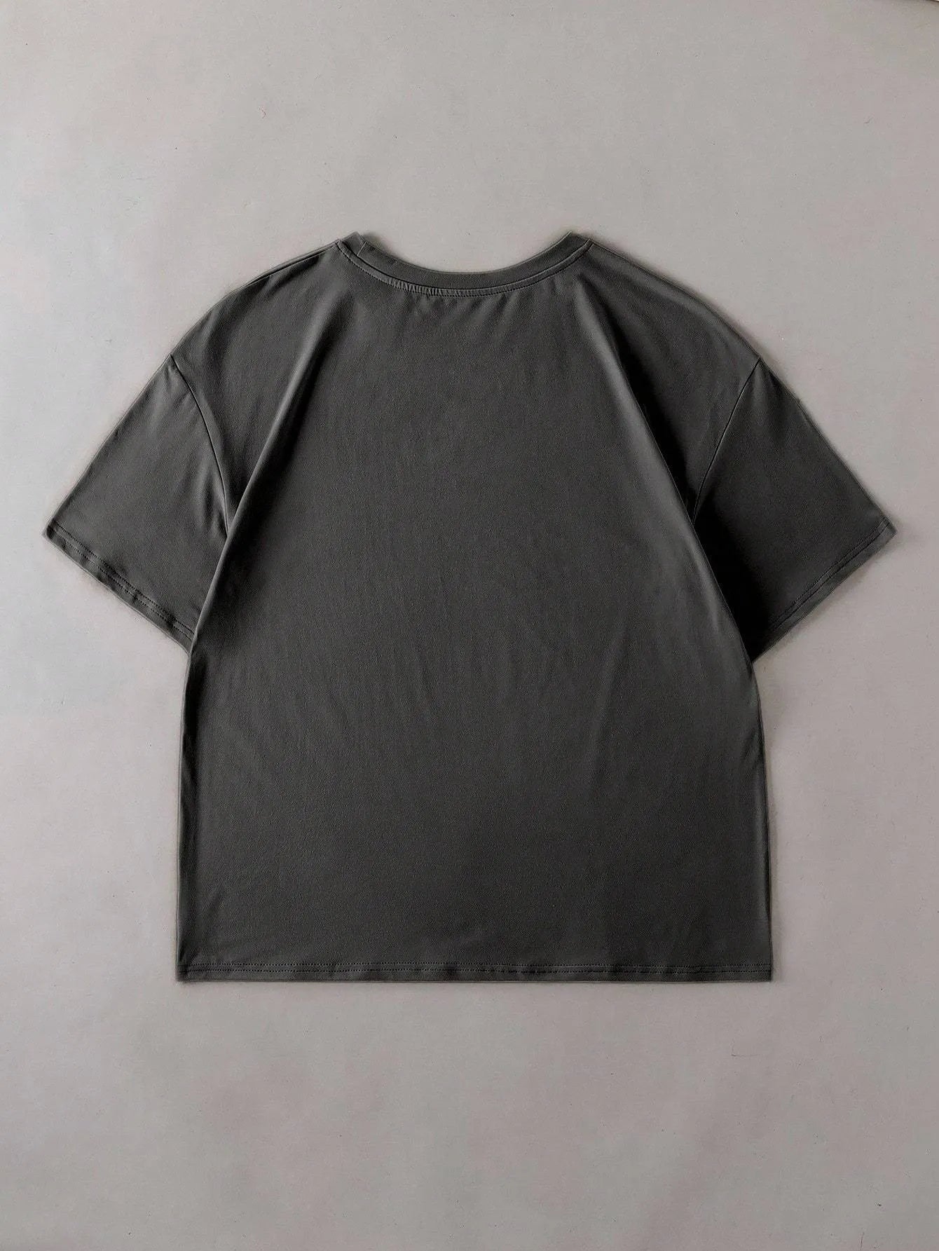 Loose straight cut cotton T-shirt in black green grey orange colours with round neck