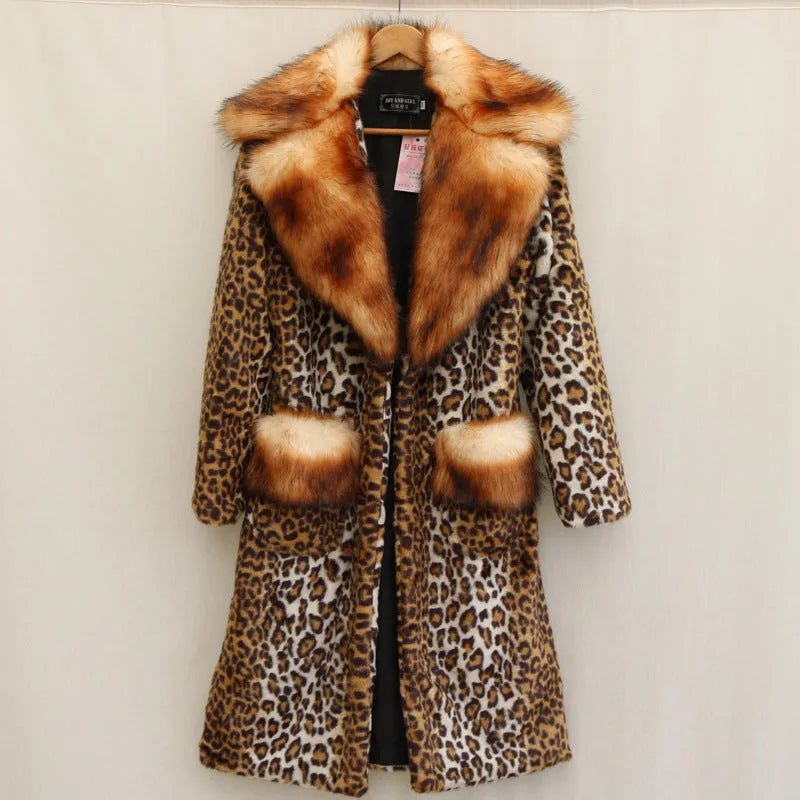 Women's long artificial fur jacket in leopard print with regular sleeves