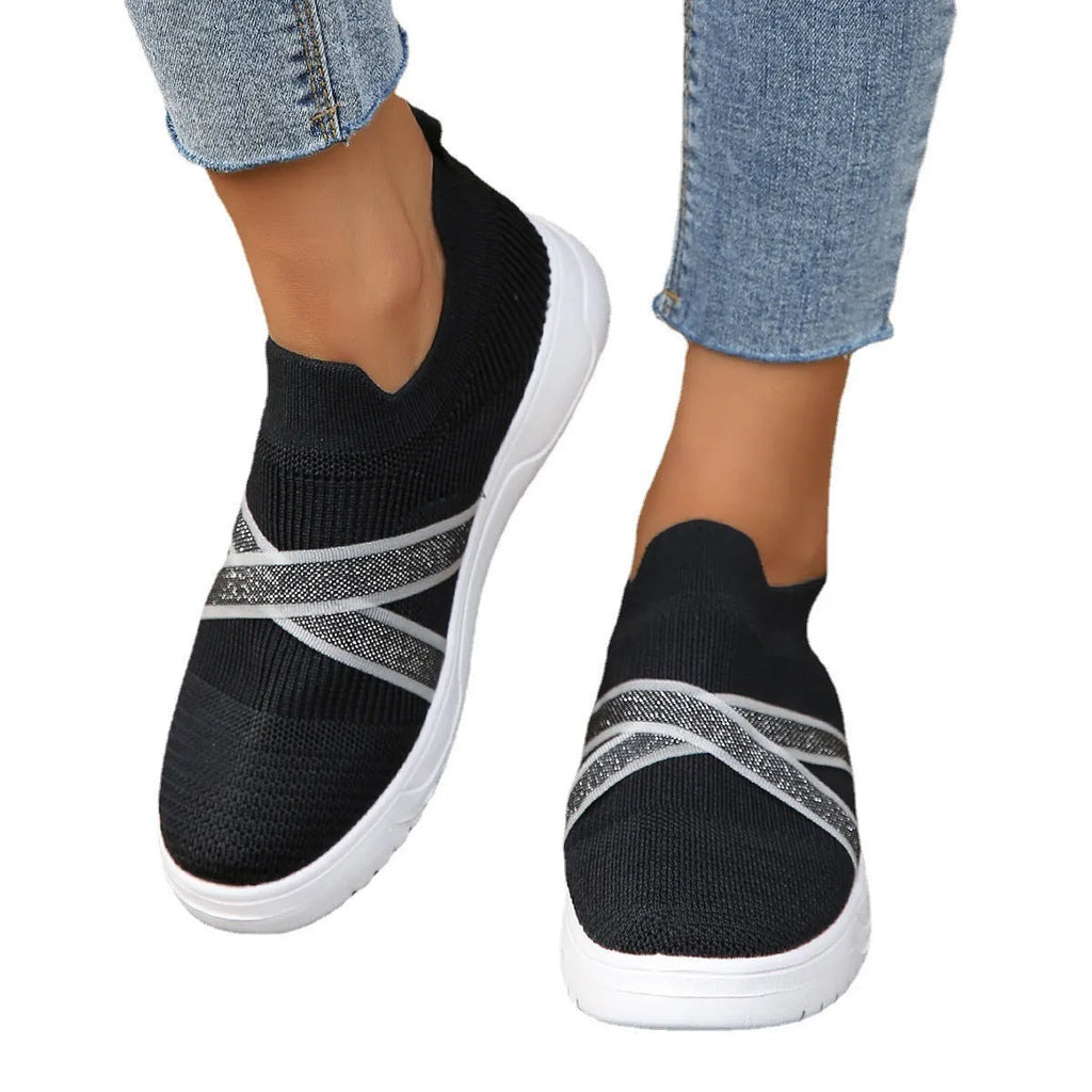 Black women's flat shoes with flyknit mesh upper, round toe and tassel detail
