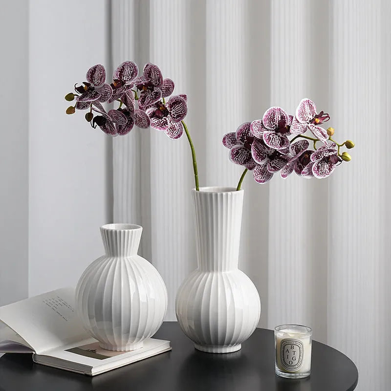 White ceramic ball striped vase on table with American country styling