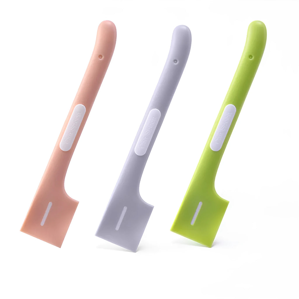 Long-handled pet feeding spoon for dog and cat wet food with angle scraping edge