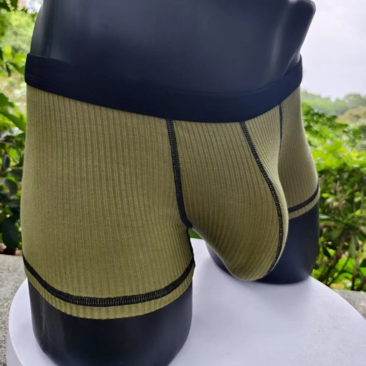 Men's solid colour breathable boxer shorts in white, black, grey, army green, and brown on a size chart.