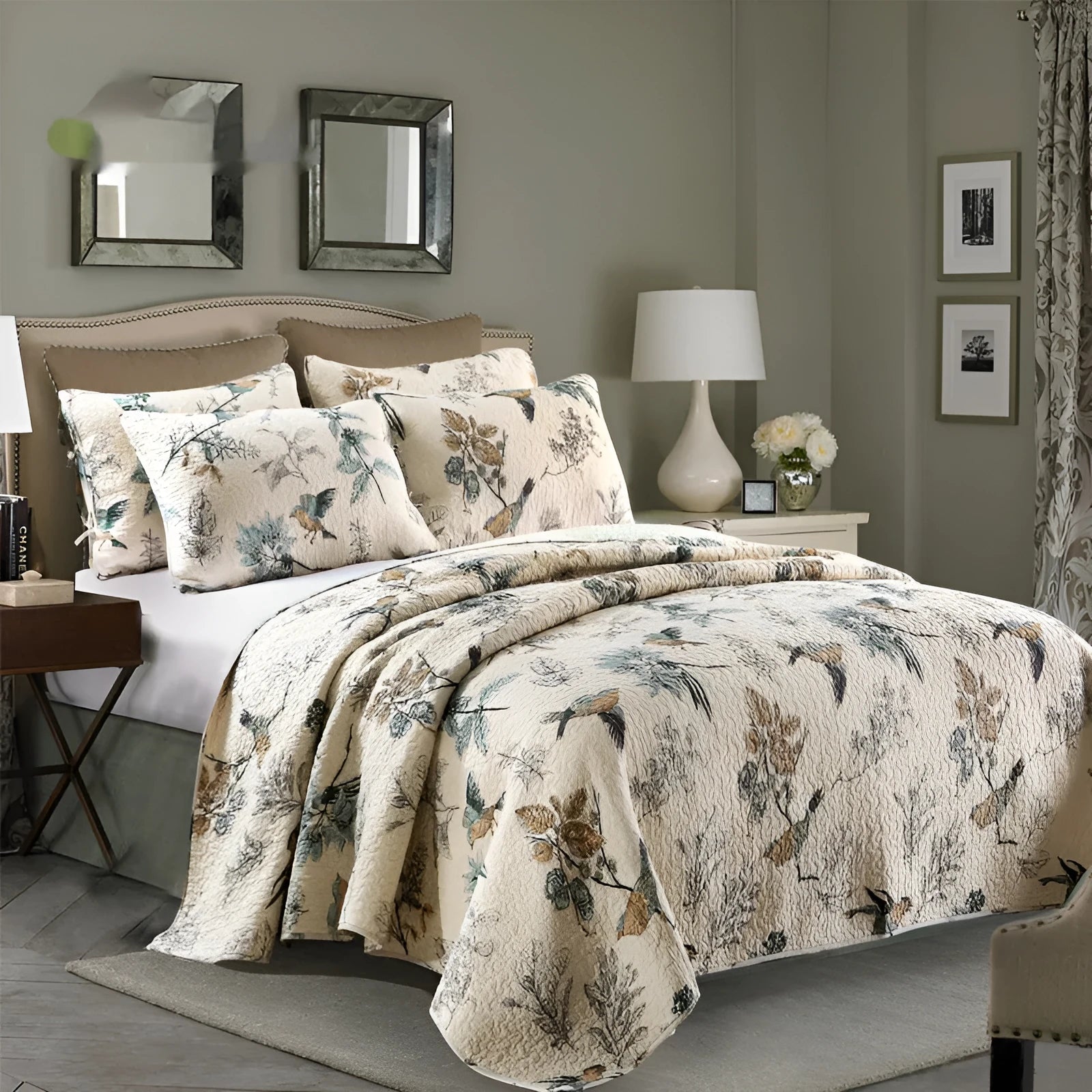 Quilted cotton bed cover set with printed pattern including bedspread and two pillowcases