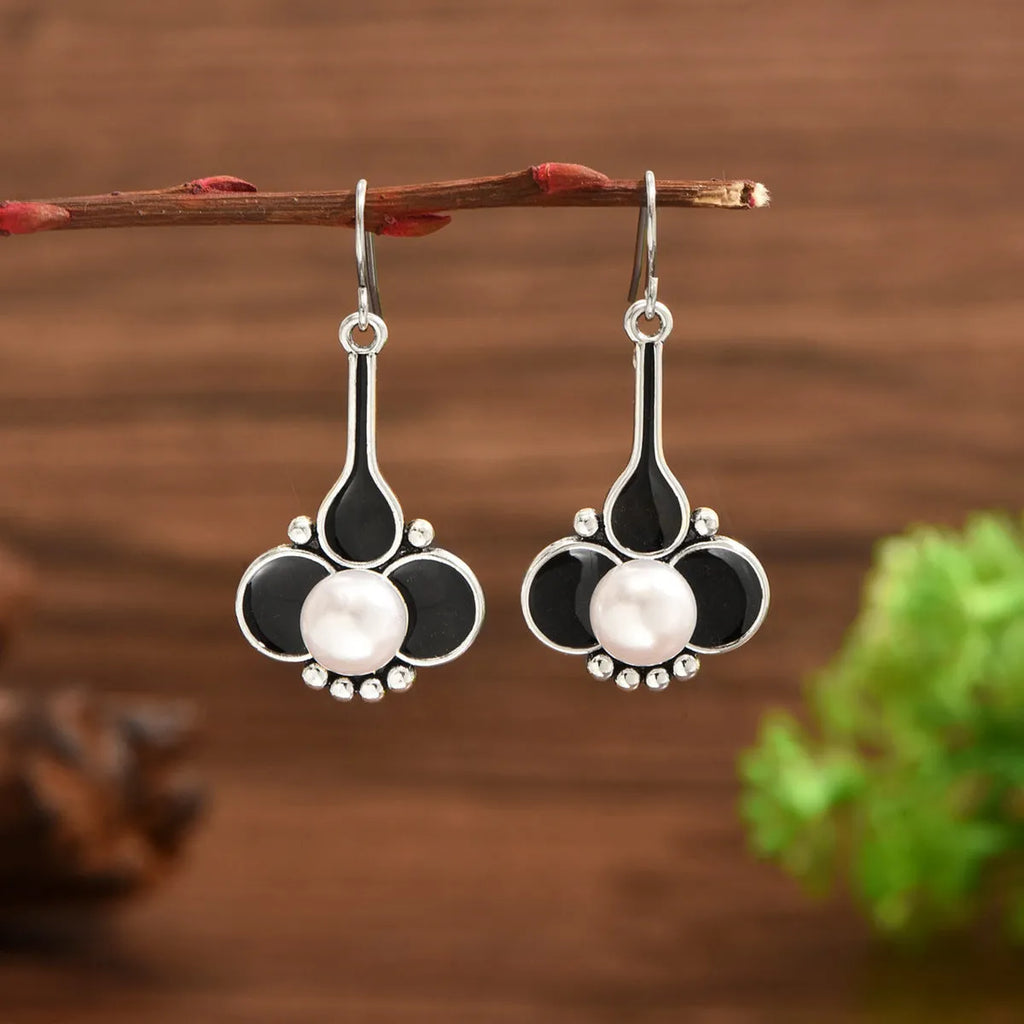 Silver retro fashion women's earrings with electroplated alloy construction