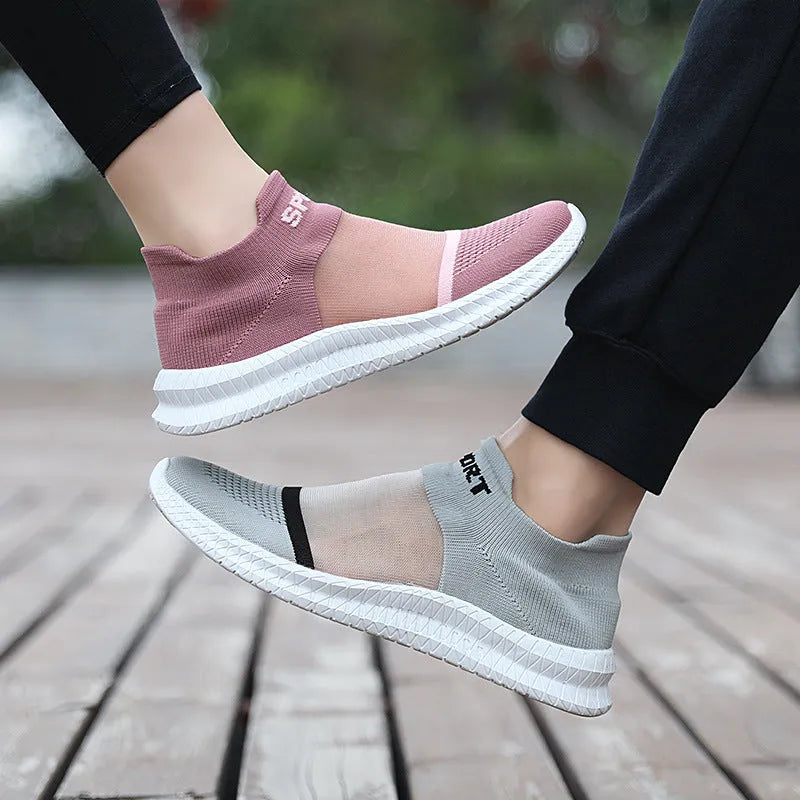 Casual Flyknit sock shoes in multiple colours with lace-up design and MD sole