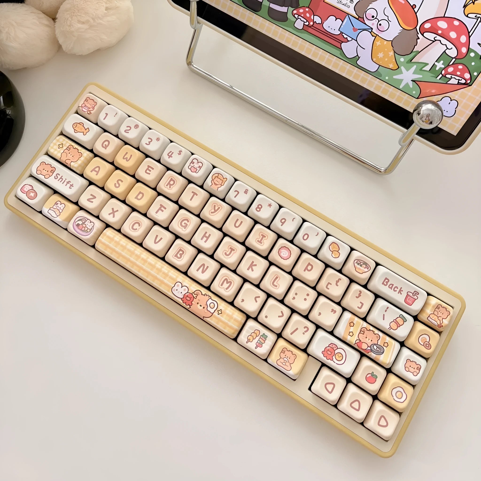 140 plastic PBT keycaps with Rabbit Bear Restaurant design in EOA height profile for mechanical keyboards.