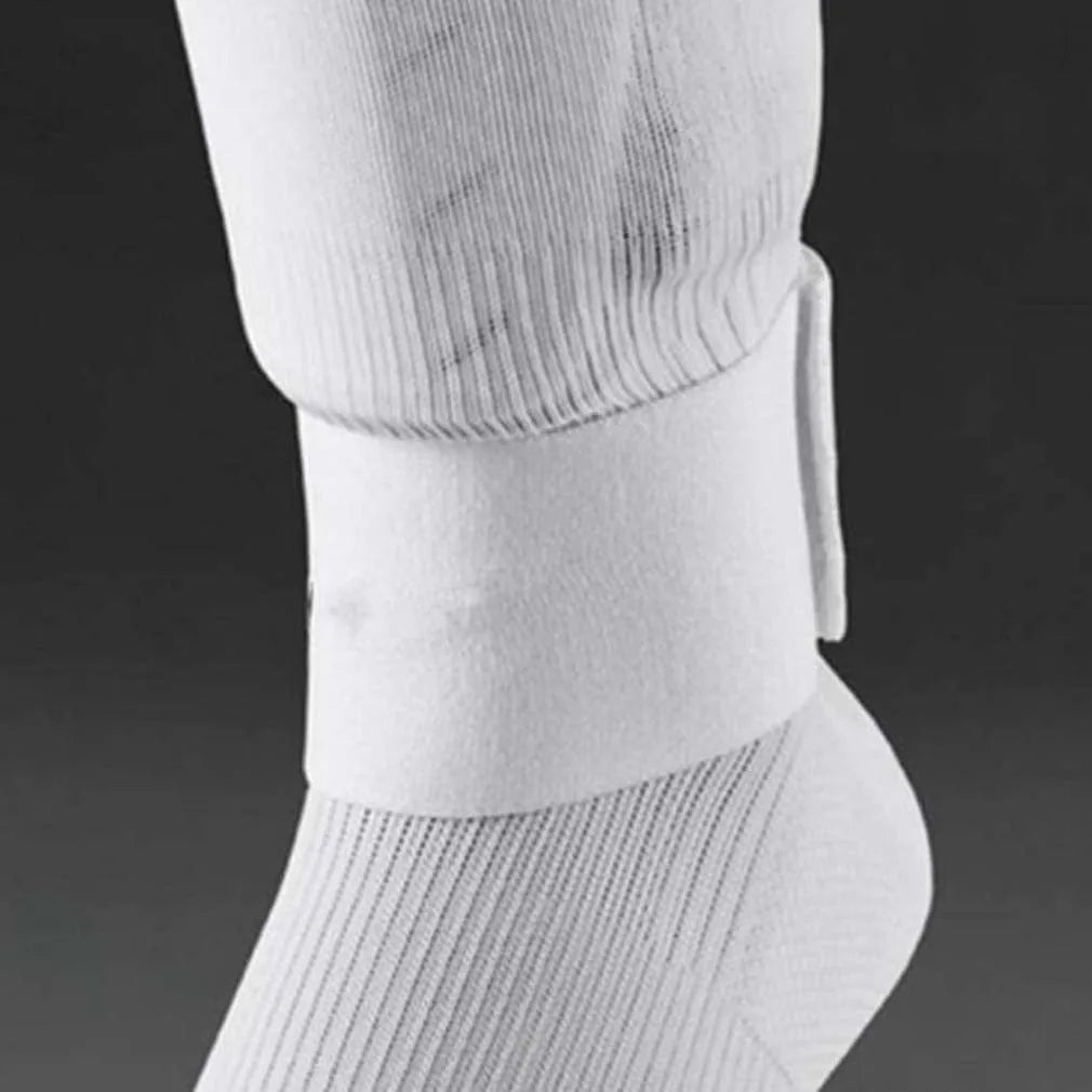 Rubber elastic strap for football shin guards in black, blue, red or white