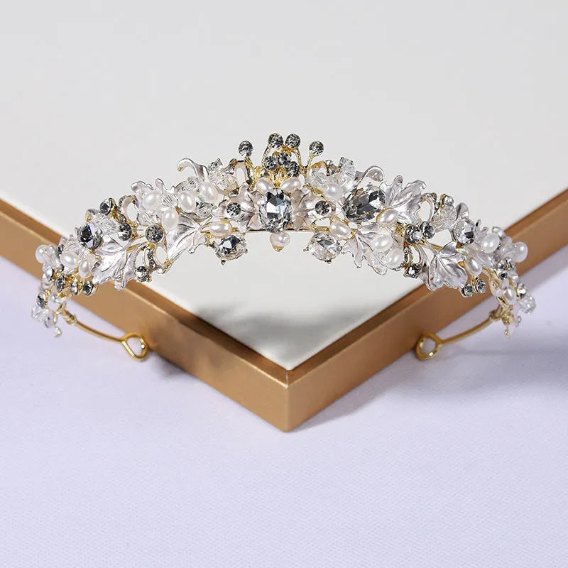 Gold or silver alloy women's crown headdress with pearl decoration for weddings and birthdays