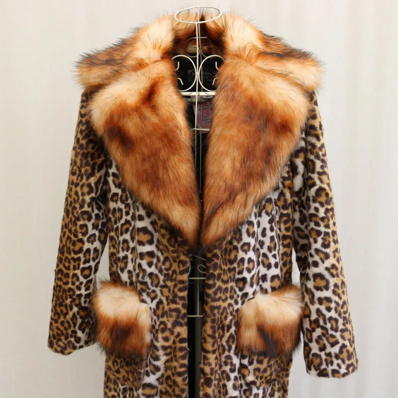 Women's long artificial fur jacket in leopard print with regular sleeves
