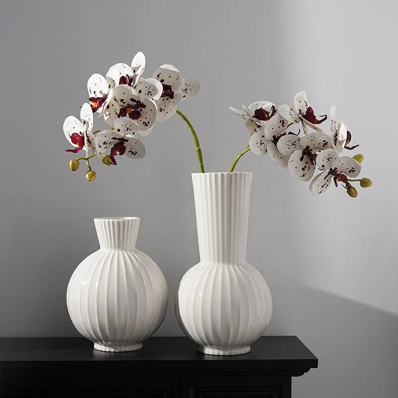 White ceramic ball striped vase on table with American country styling