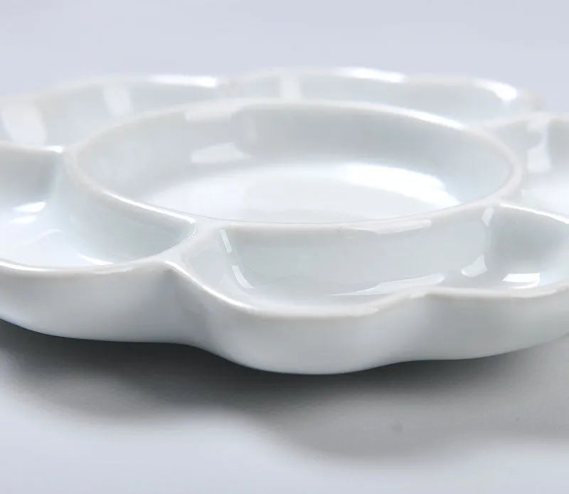 White ceramic painting palette in plum blossom shape for watercolour acrylic oil painting