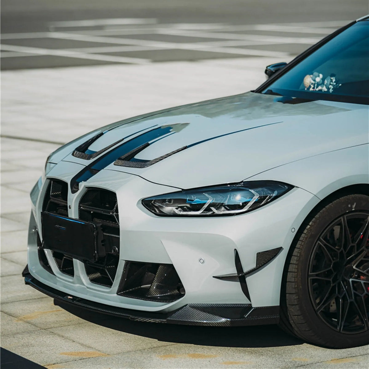 Dry carbon fibre front bumper grille for BMW M3 M4 G80 G82 models in black with 3K weave