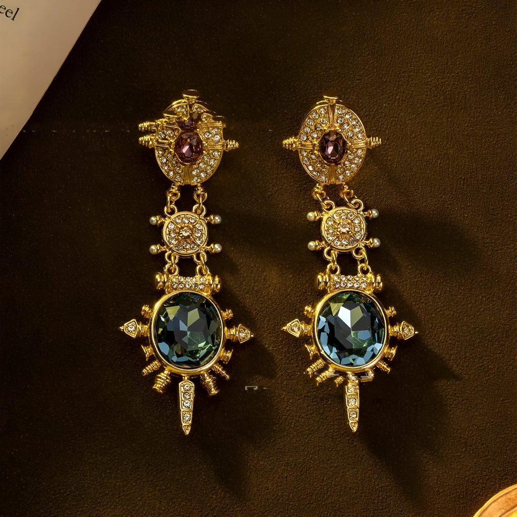 Geometric stud earrings with retro court style, gold colour, and diamond treatment surface