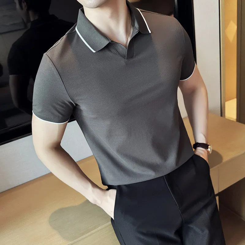 Short sleeve polo shirt with a mercerized pearl cotton lapel collar in a solid colour.