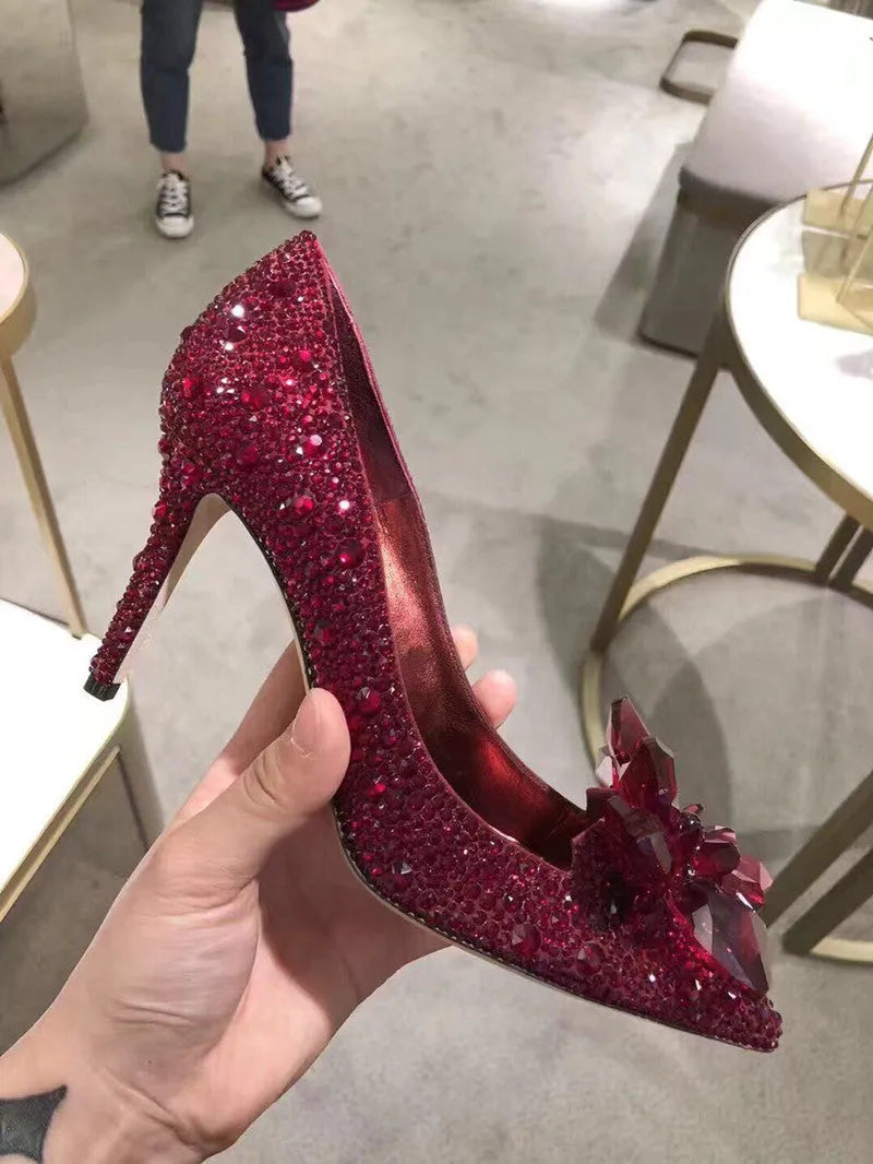 Women's gold high heels with pointed toe, stiletto heel and rhinestone sequin decoration