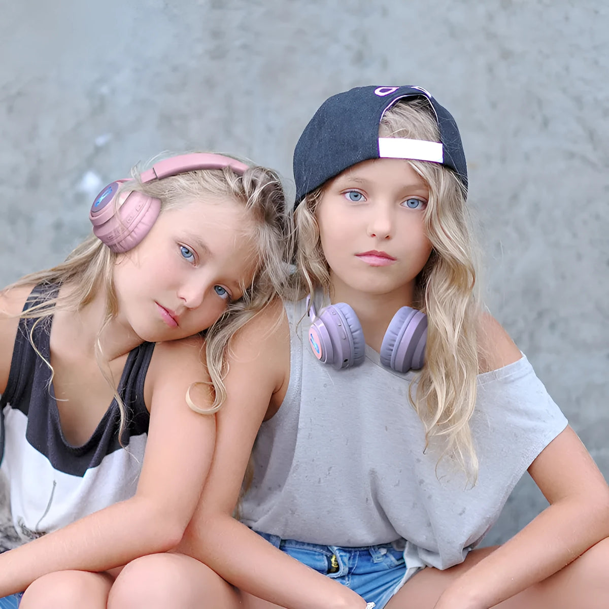 Wireless children's headphones with RGB light-up design in bunny purple colour