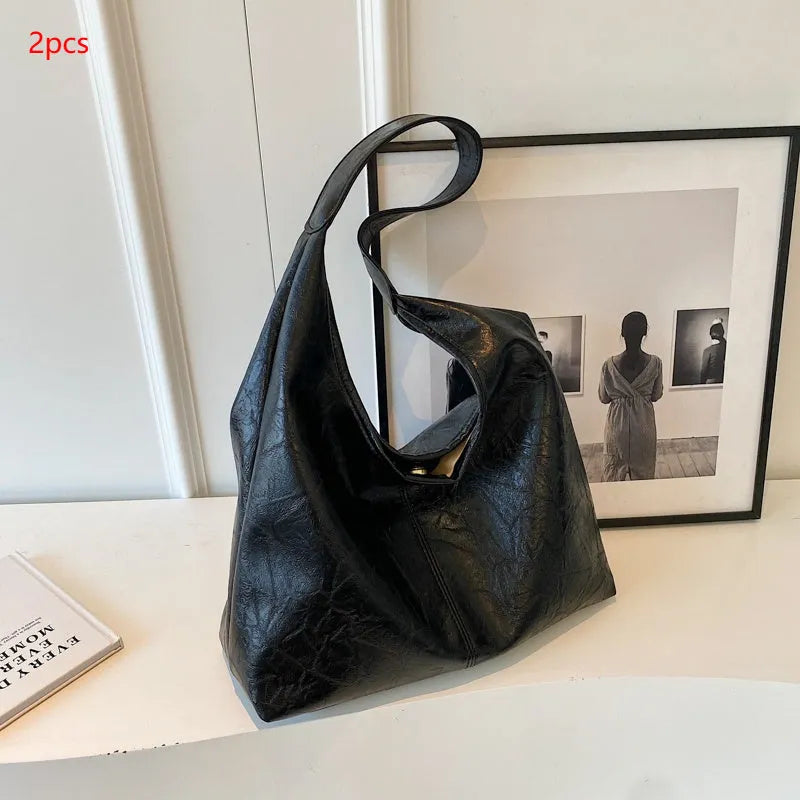 Soft PU leather shoulder bag with large capacity and sewing thread street trend detailing