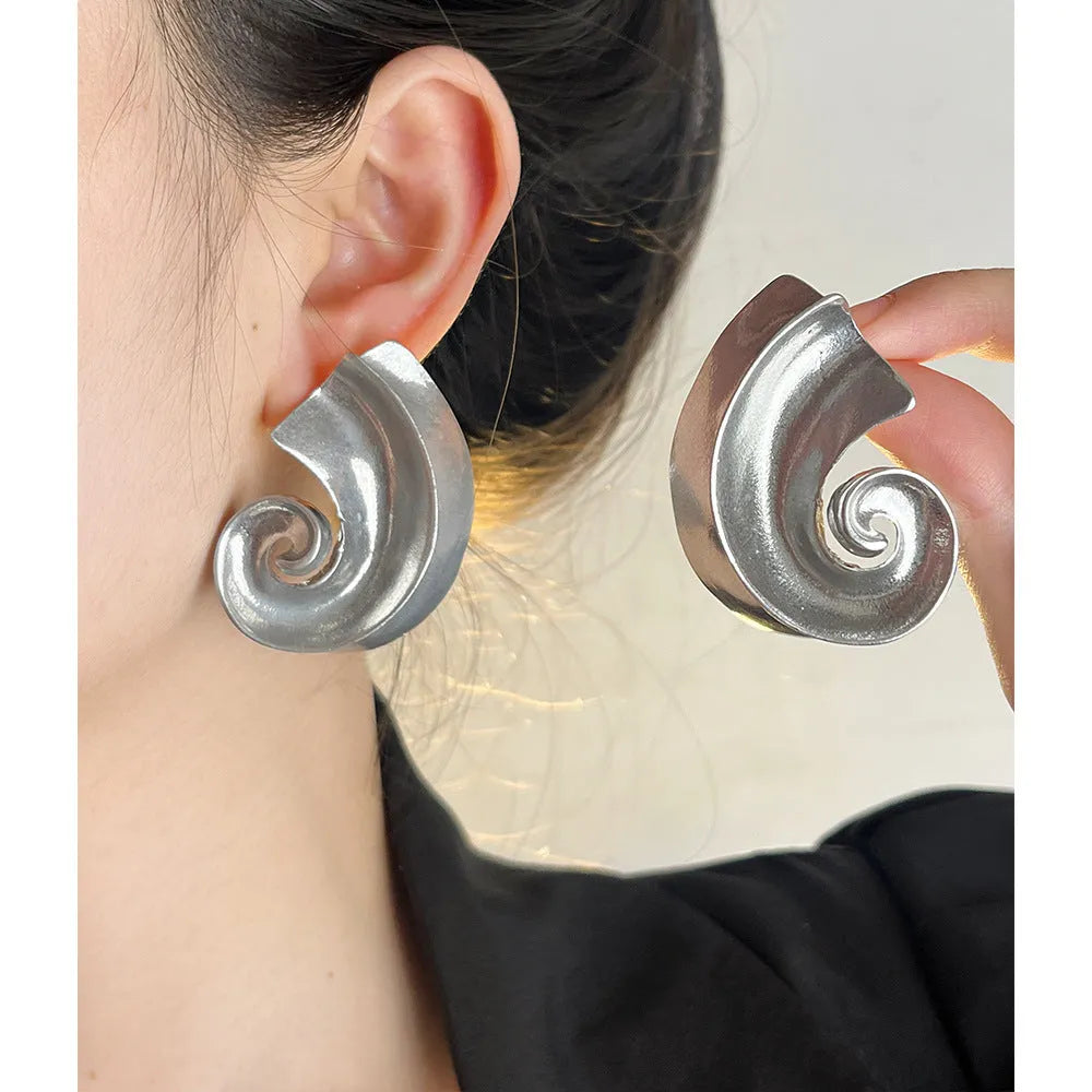 Geometric retro ear studs with 5cm size and electroplated gold or silver finish