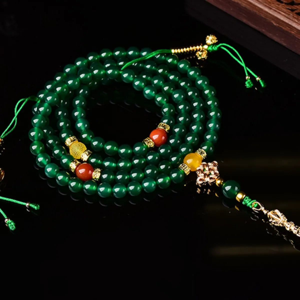 Brazil natural green agate multi-circle bracelet showing stone beads and manual processing detail