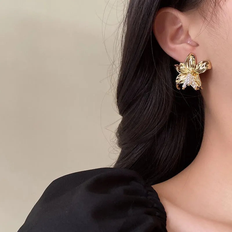 Golden H1795 pearl flower earrings with Seiko-treated metal and floral design