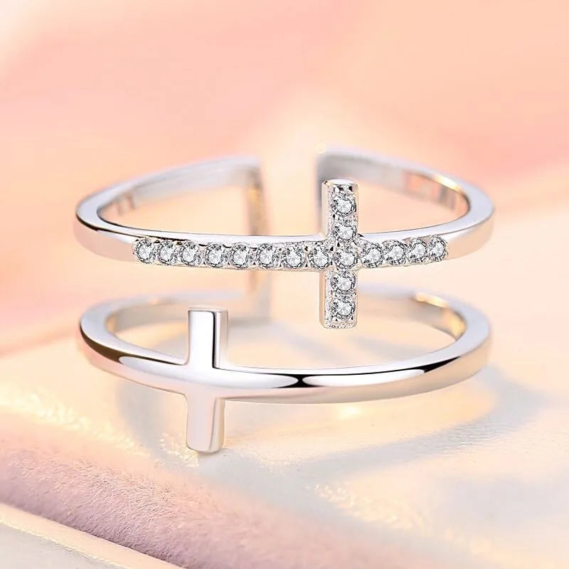 Women's geometric adjustable copper ring with sterling silver and zircon inlay on a hand.
