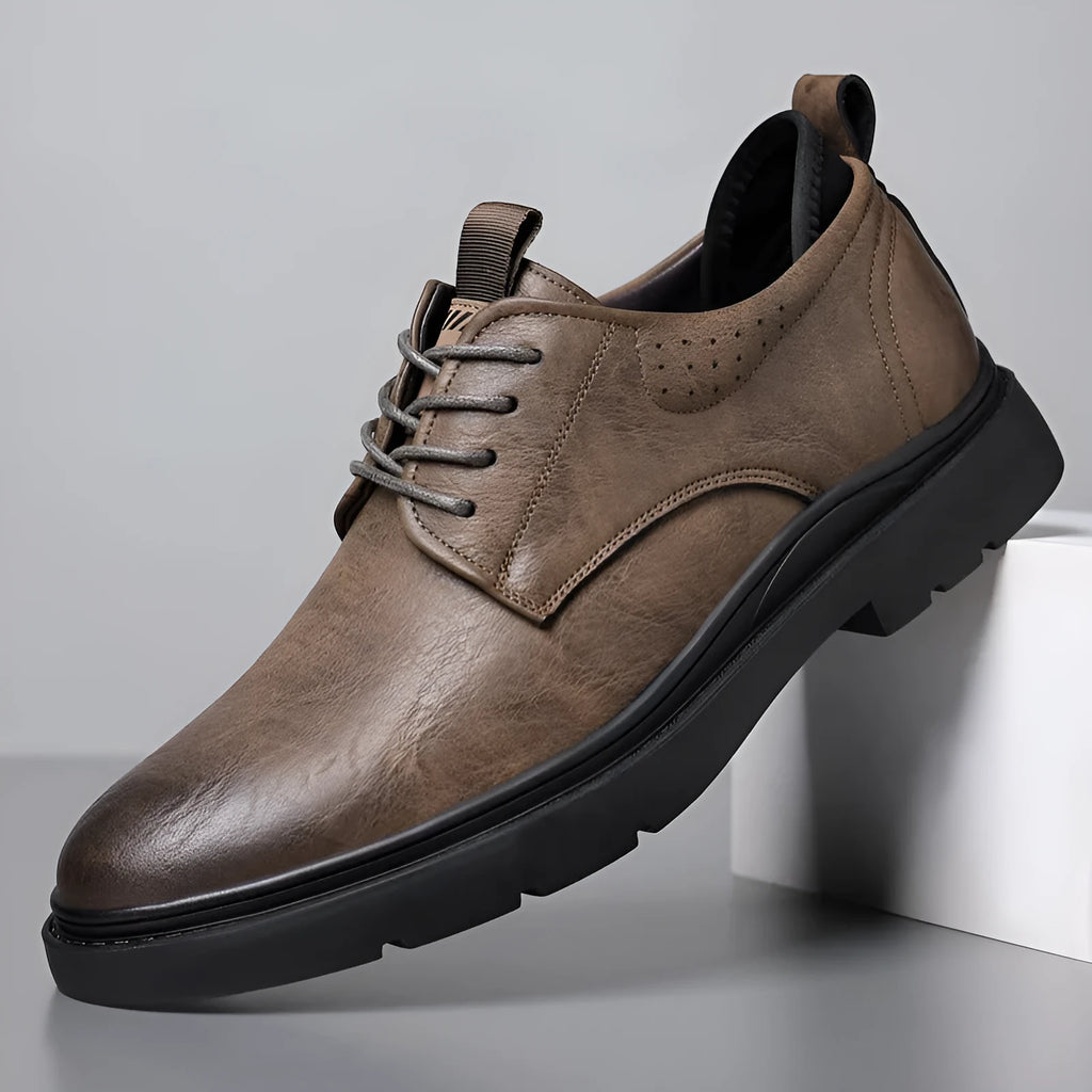 Men's black and brown leather casual shoes with a cowhide upper and rubber sole.