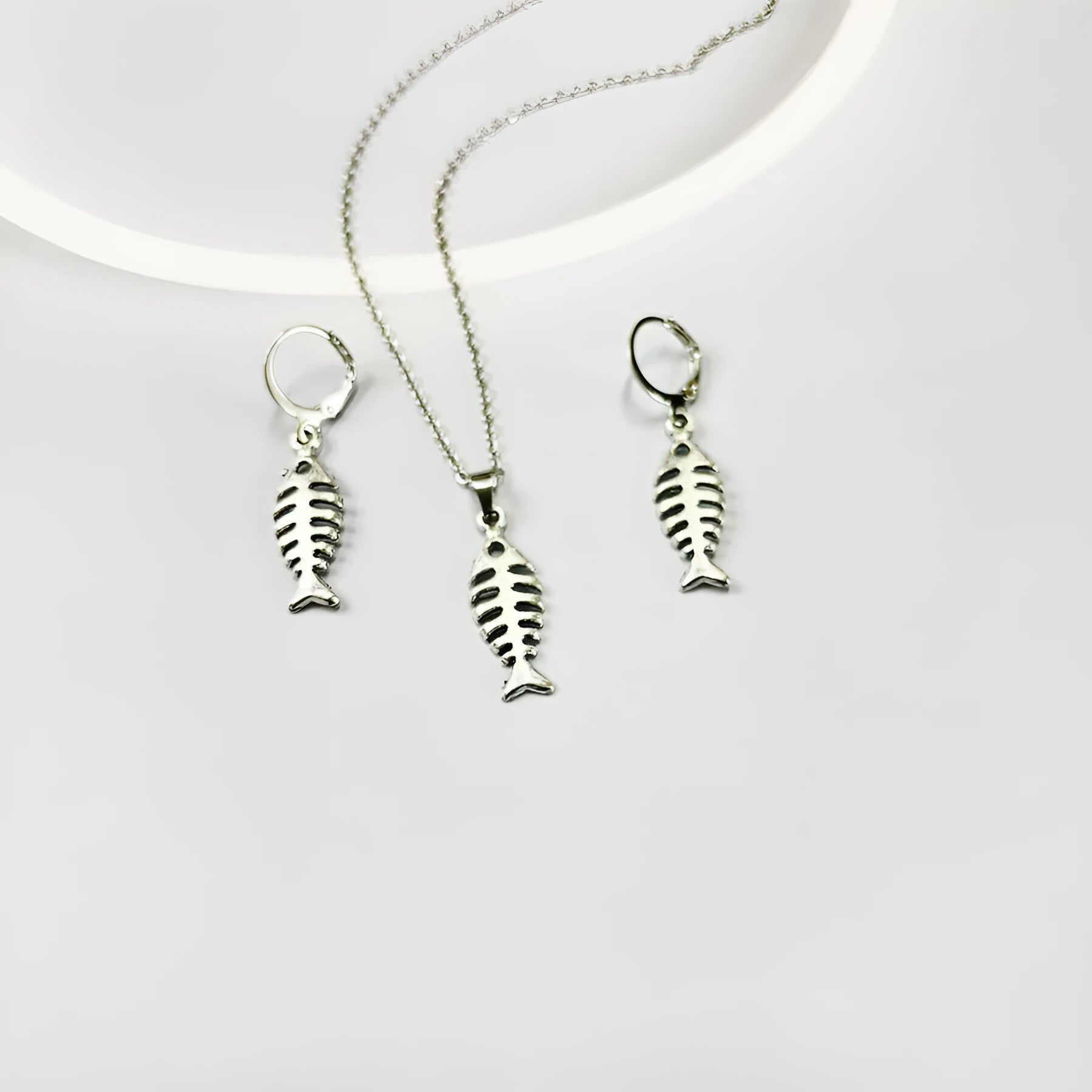 Silver retro fishbone pendant earrings set with adjustable necklace chain