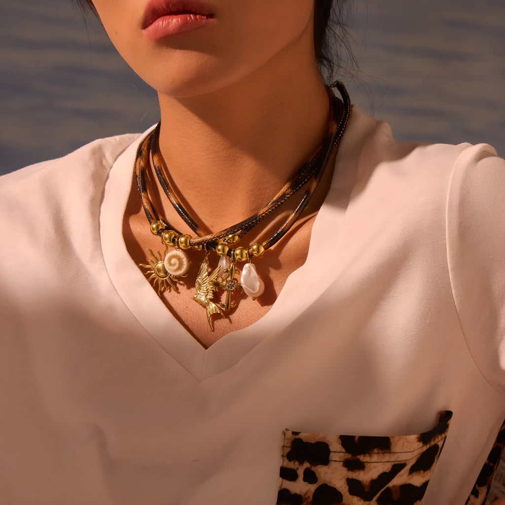 Leopard geometric pendant stainless steel necklace with electroplated 18K gold finish