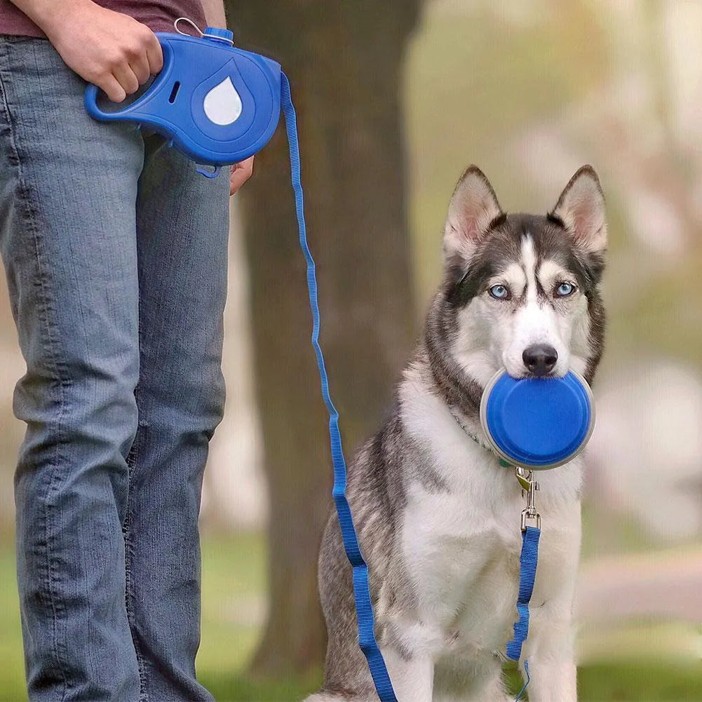 Retractable dog lead with built-in water bottle in blue, black or red, made from ABS with automatic telescopic rope