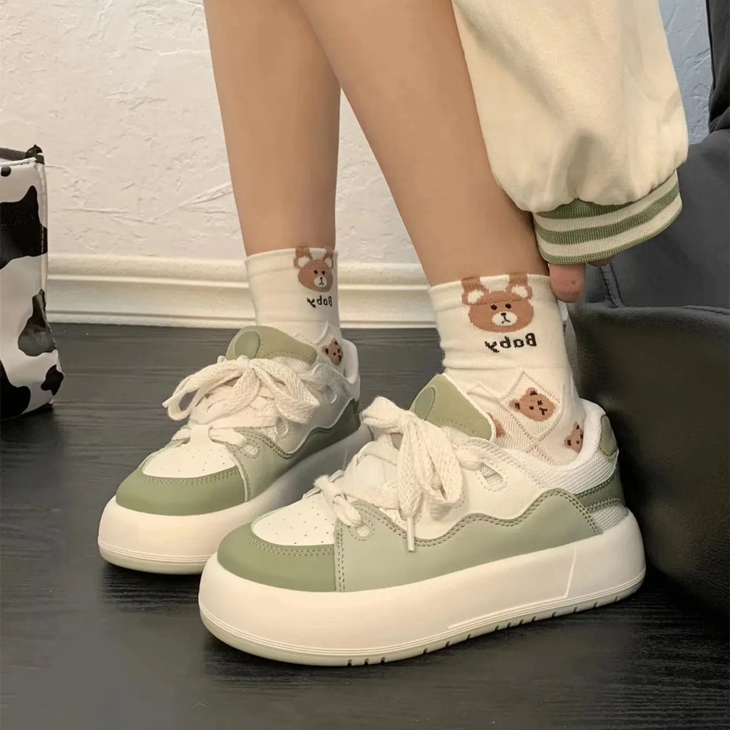 Green women's flat casual shoes with PU mesh upper and round toe on a non-slip sole.