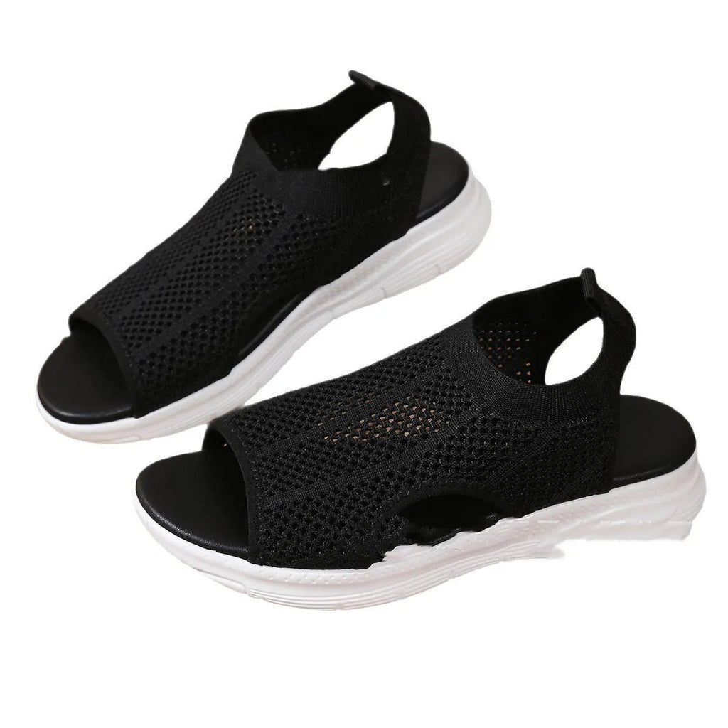 Women's platform sports sandals in black with a flat sole and mesh lining