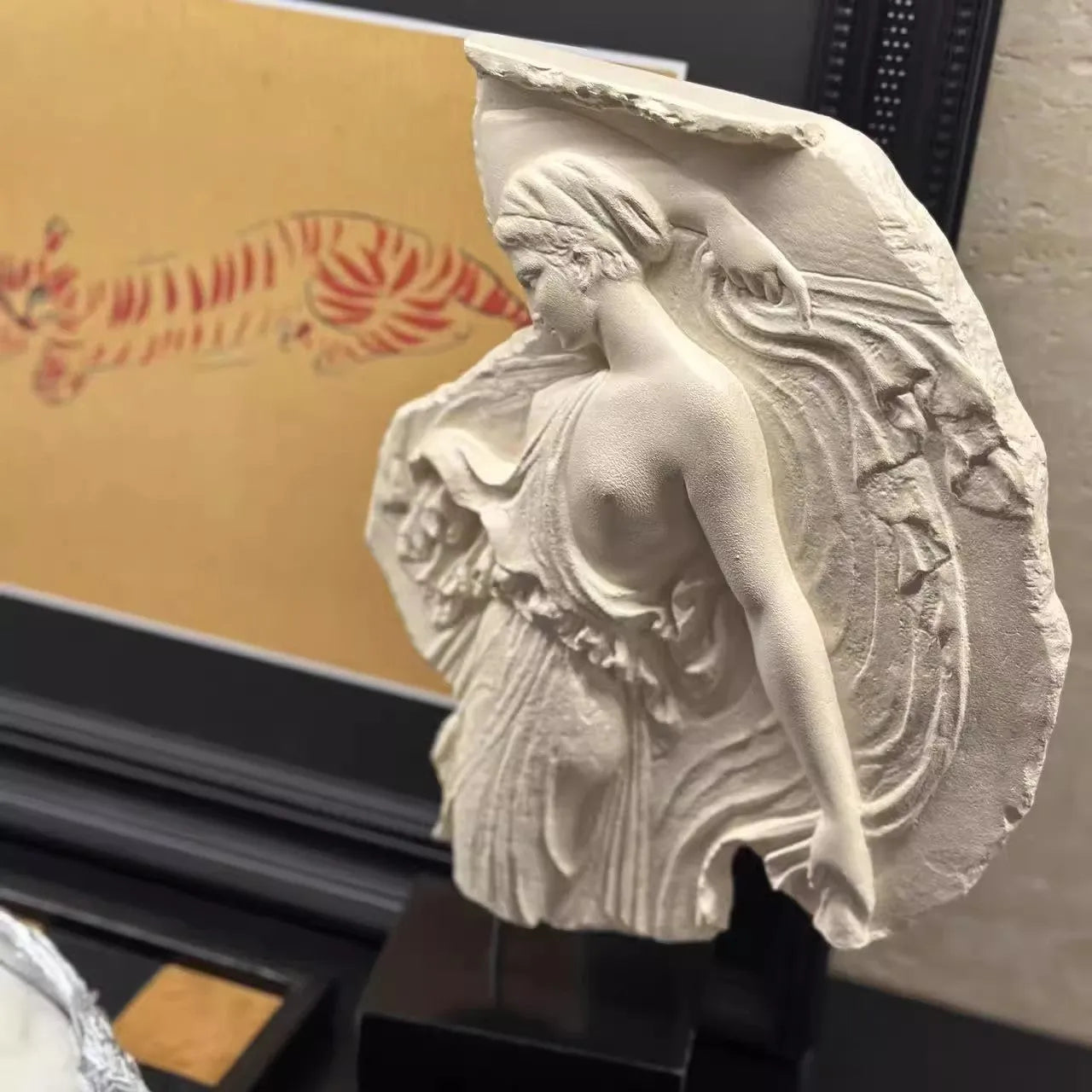 35cm tall wine goddess sculpture ornament in synthetic resin with European-style design