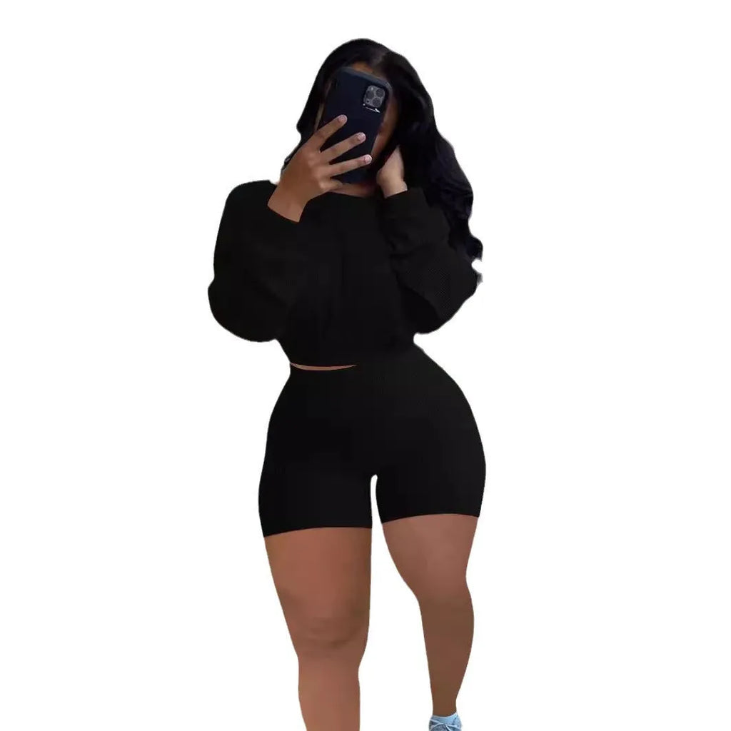 Women's off-shoulder two-piece set with long sleeves and matching shorts in solid colour