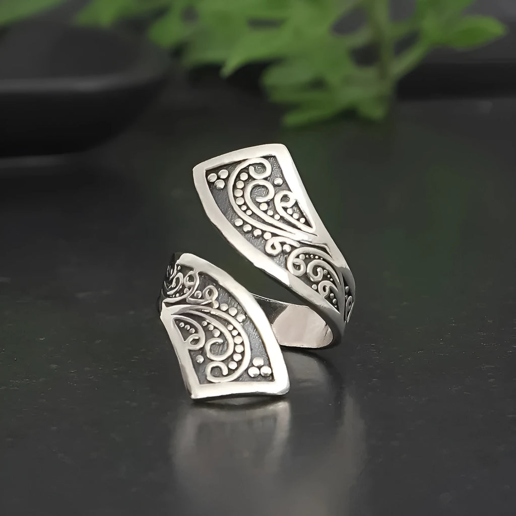 Silver women's adjustable ring with minimalist retro design and electroplated finish