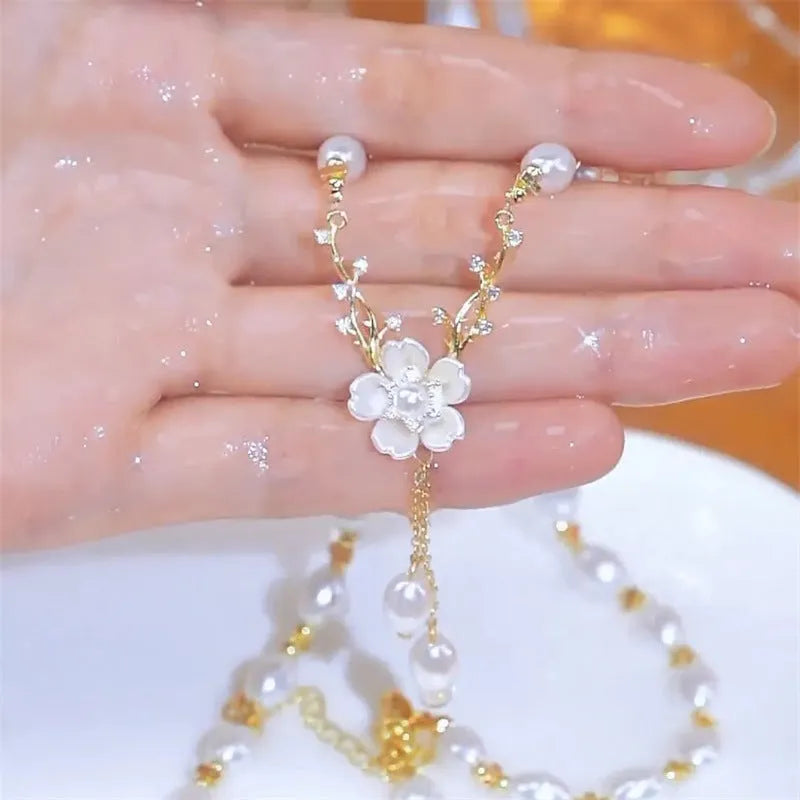 Women's pearl flower alloy necklace with floral and rose designs, 50 cm chain.